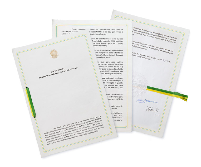 巴西總統博索納羅簽署的《馬德里議定書》加入書（圖片：WIPO/Berrod）